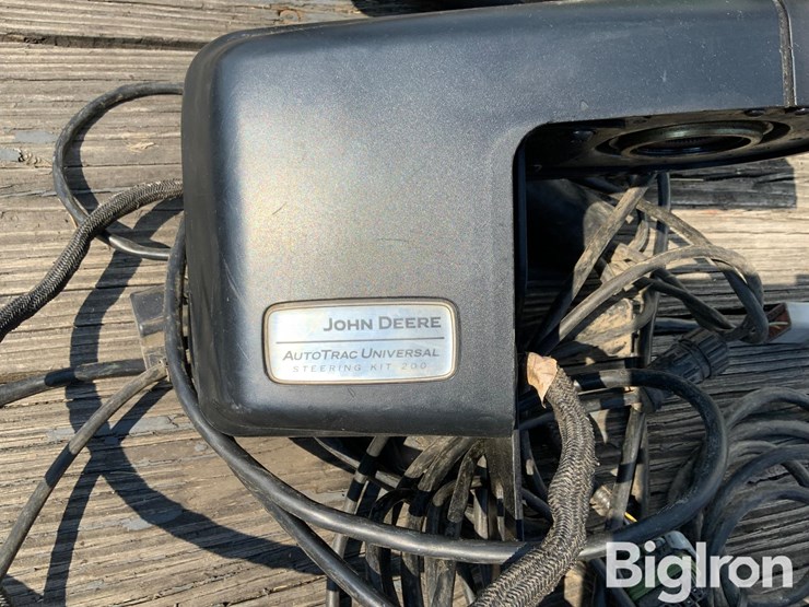 john-deere-200-image-9