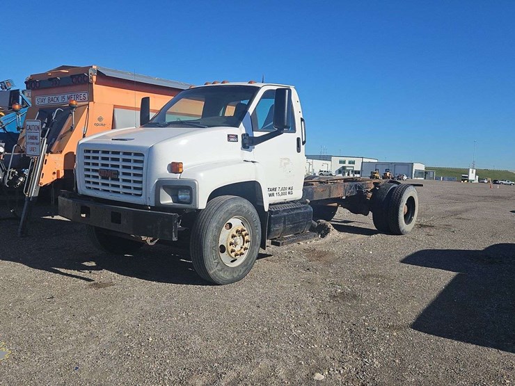 2003-gmc-topkick-c8500-image-1