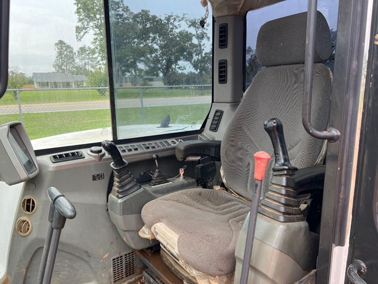 2012-bobcat-e80-image-30