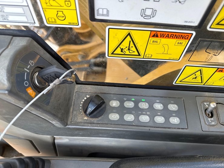 2019-caterpillar-326fl-image-39