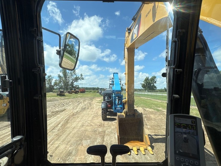 2019-caterpillar-326fl-image-32