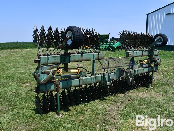 john-deere-28-image-3