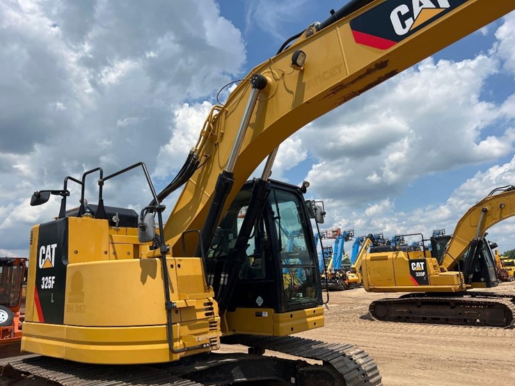 caterpillar-325fl-image-26
