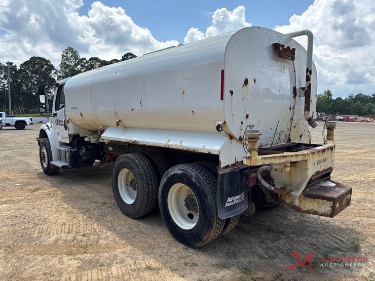 2017-freightlinertandem-water-truck-image-3