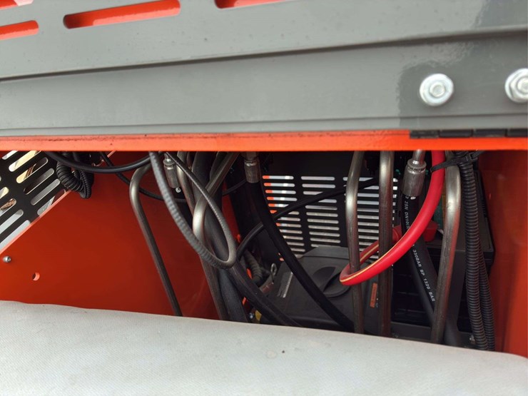 mini-skid-2024-hrc600-skid-steer-image-9