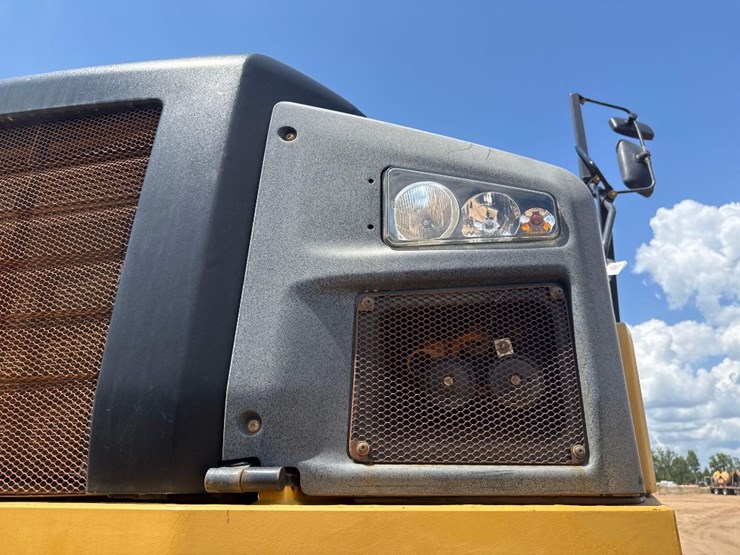 caterpillar-740b-image-21