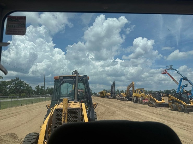 2018-takeuchi-tb240-image-32