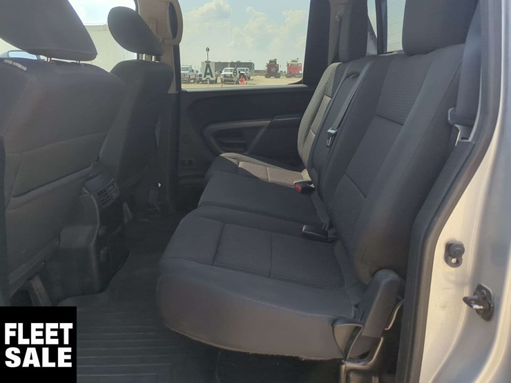 2015-nissan-titan-image-13