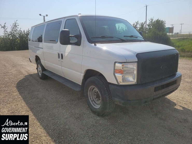 2014-ford-cargo-image-4