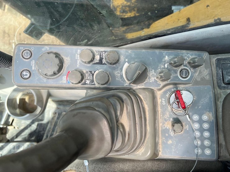 2012-deere-350g-lc-image-38