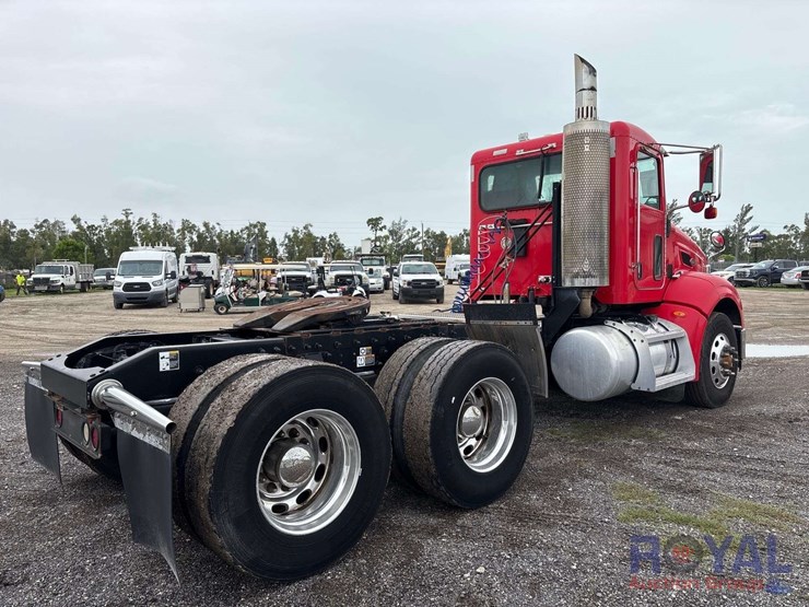 2009-peterbilt-384-image-3
