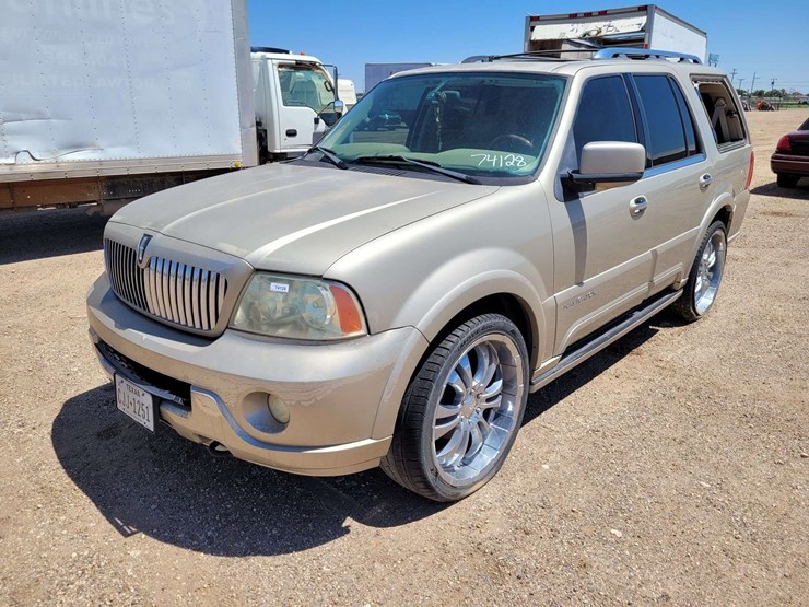 2004-lincoln-navigator-image-1