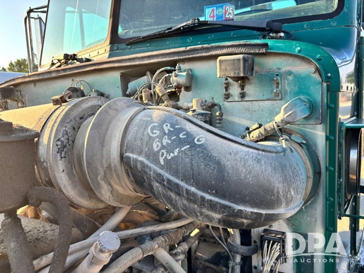 1993-peterbilt-377-image-64