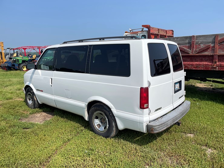 2001-chevrolet-astro-image-2