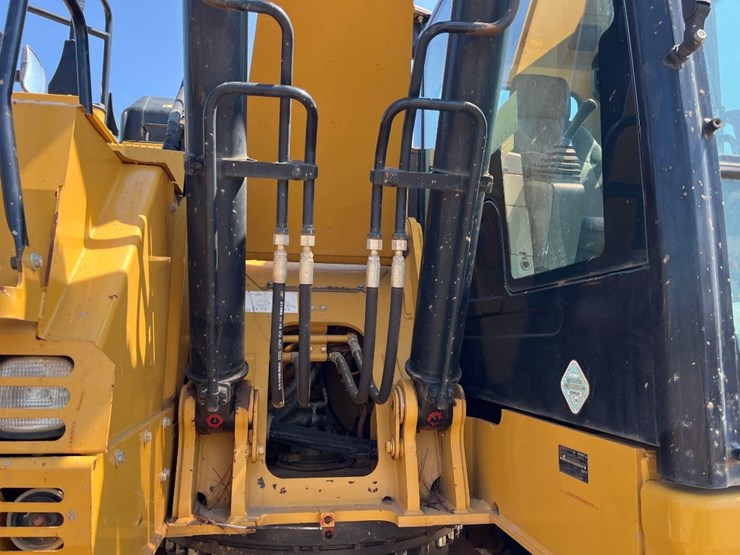caterpillar-325fl-image-27