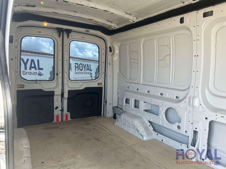 2016-ford-transit-image-22