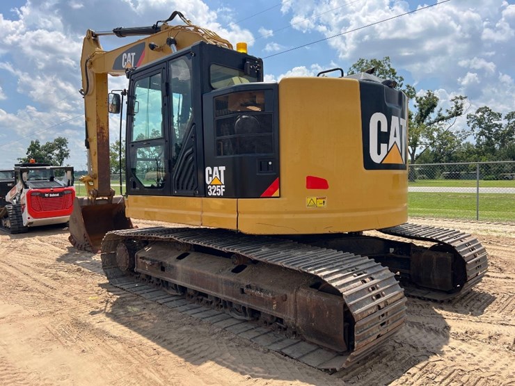 caterpillar-325fl-image-2