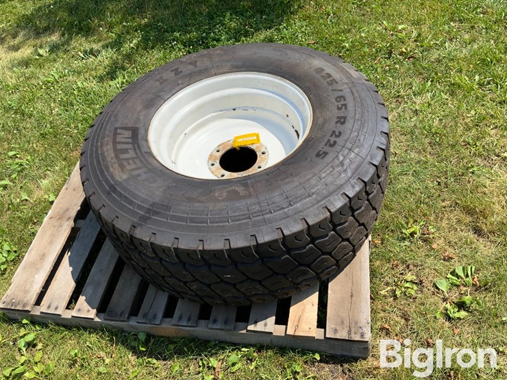 michelin-425/65r22.5-tire-on-8-bolt-rim-image-4