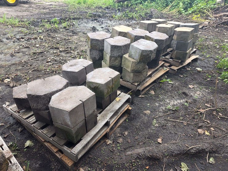 approx-81-landscaping-blocks-image-5