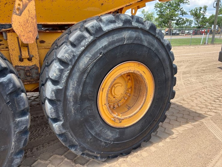 2012-volvo-a40f-image-11