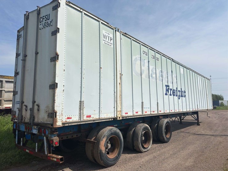 max-atlas-tridem-container-chassis-with-53’-stoughton-container-image-3
