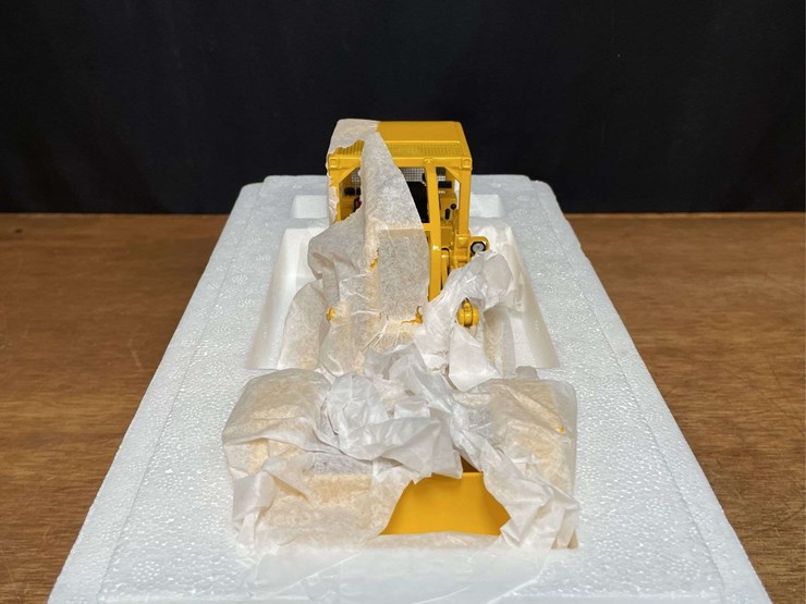 1/25-ih-175-crawler-dozer-nib-1st-gear-image-5