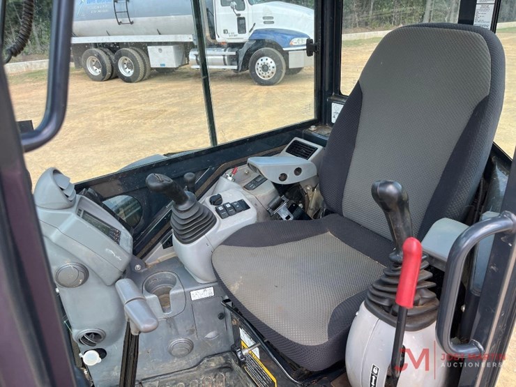 2022-deere-35g-image-15