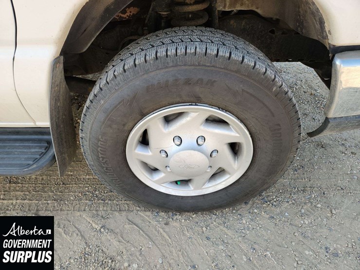 2013-ford-cargo-image-16