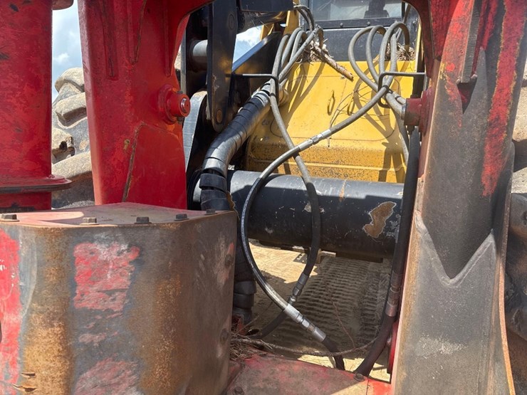 2016-caterpillar-553c-image-15