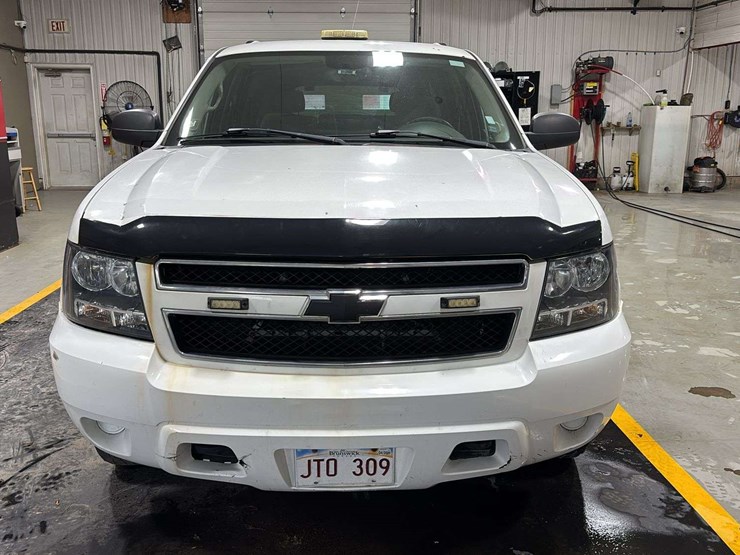 2007-chevrolet-suburban-image-8