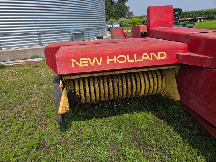 new-holland-275-image-6