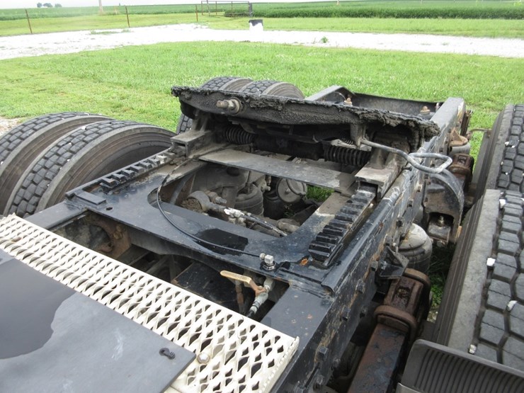 1994-peterbilt-379-image-9