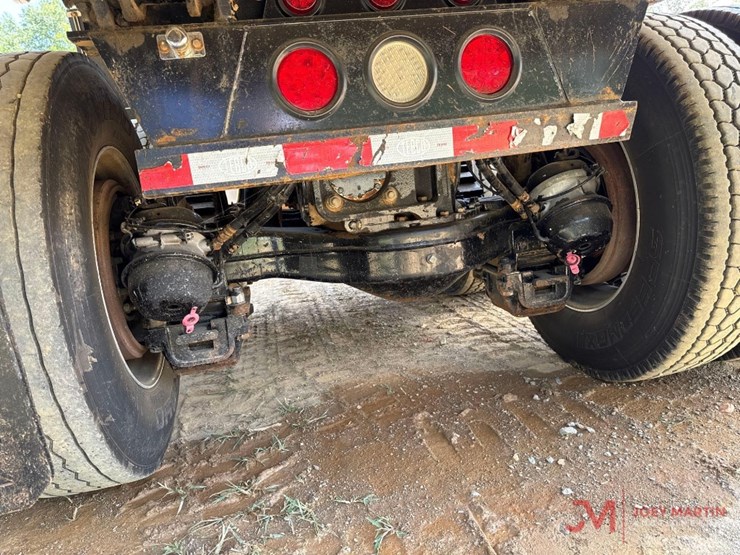 2021-mack-gr64f-granite-dump-truck-image-10