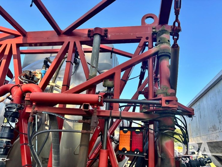 2014-case-ih-610-image-32