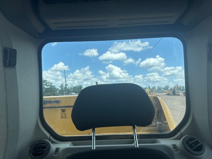2018-caterpillar-320gc-image-38