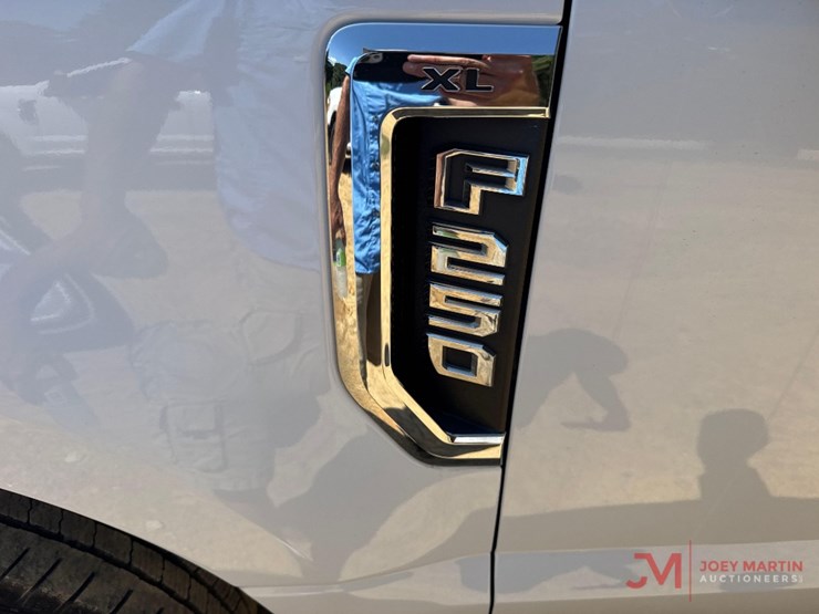 2022-ford-f250-xl-image-9