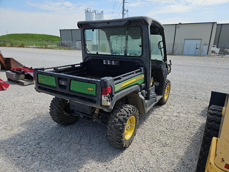 2019-john-deere-gator-image-13