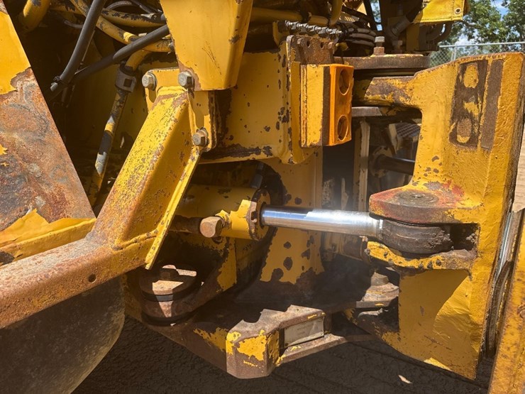 1998-caterpillar-d250e-image-17