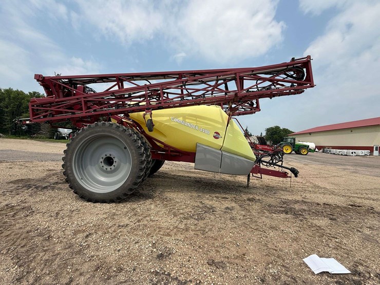 hadri-commander-4400-pull-type-sprayer,-132’-booms,-auto-height-control,-steerable-axle,-john-deere-image-10