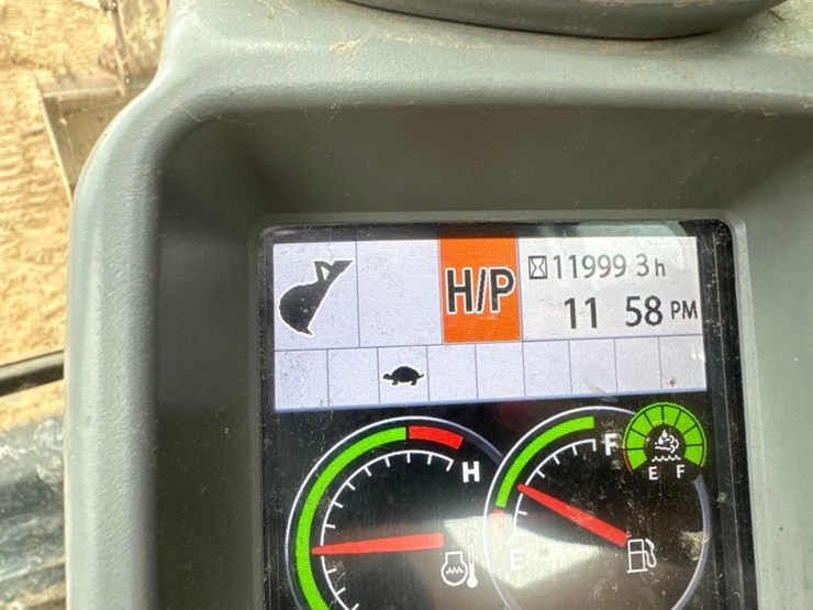 2023-deere-135g-image-31