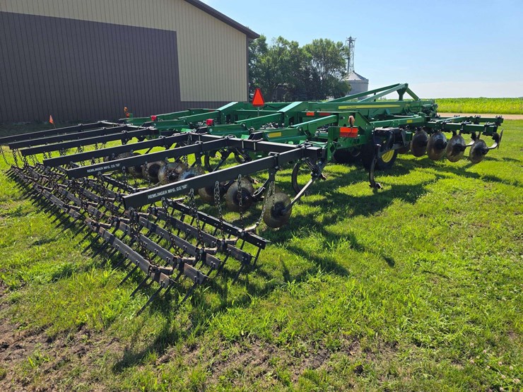 2016-john-deere-18-image-52