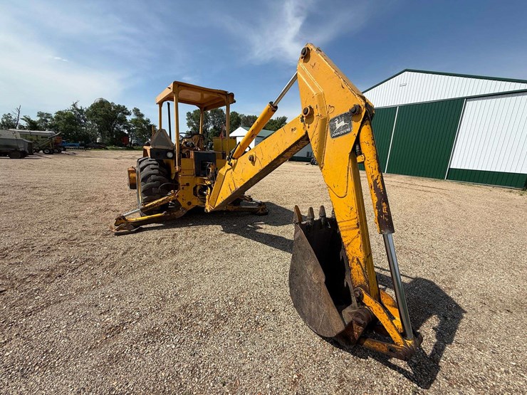 john-deere-310d-image-10