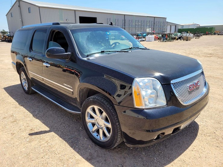 2013-gmc-yukon-xl-image-2