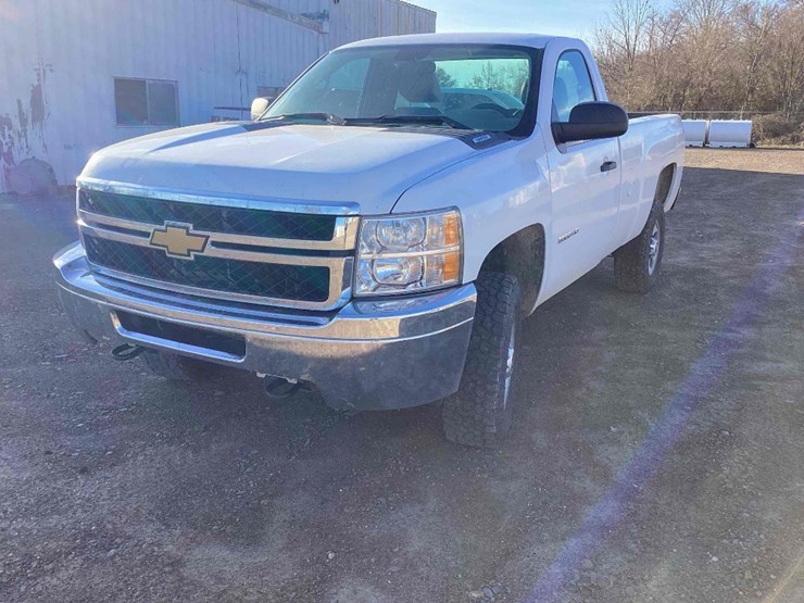 2013-chevrolet-silverado-2500-image-1