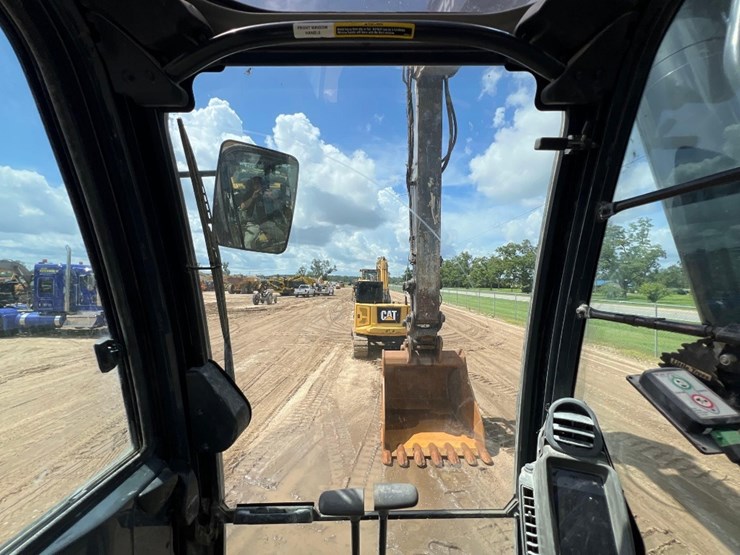 2012-deere-350g-lc-image-46