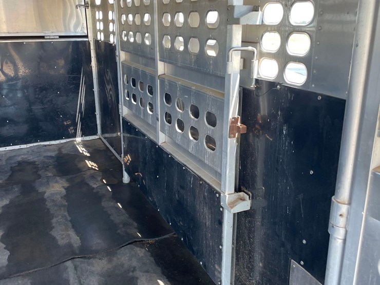 2014-wilson-livestock-trailer-image-34