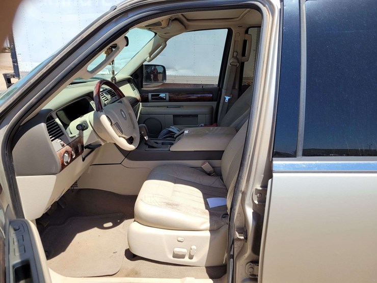 2004-lincoln-navigator-image-10