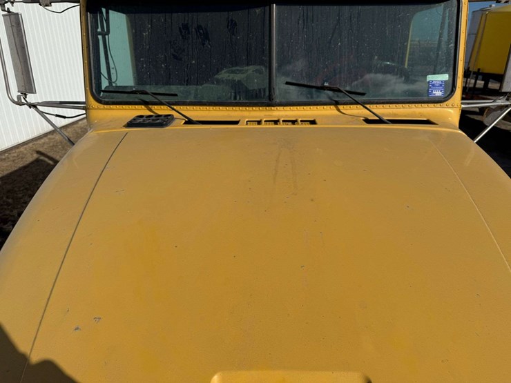 1993-freightliner-fld112-image-44