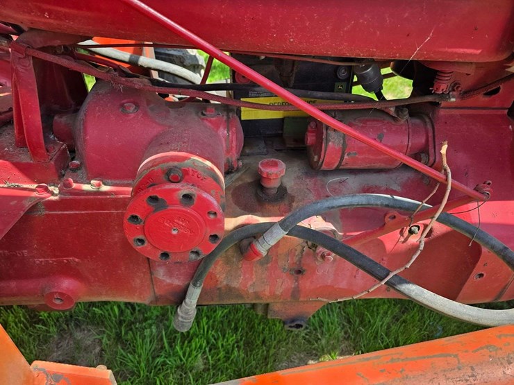 farmall-h-with-dual-loader,-wide-front,-6.00-16-fronts,-13.6-38-rears,-540-pto-with-loader-pump,-whe-image-32