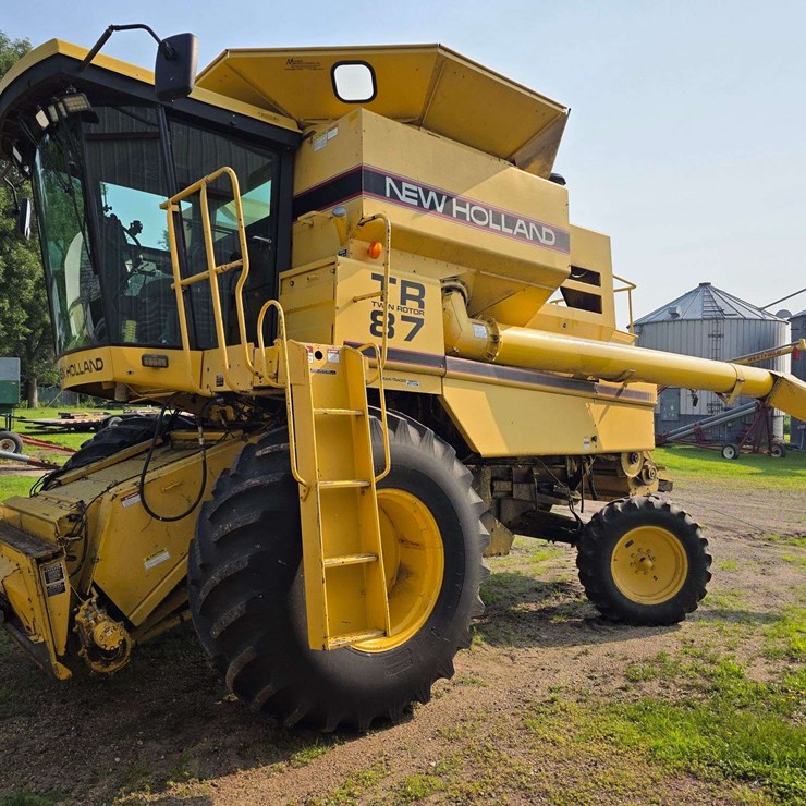 NEW HOLLAND TR87